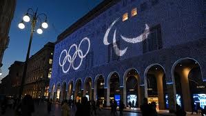 解析“上头”瞬间：当大脑的前额叶皮层失去对冲动的控制。（揭示“上头”瞬间：当前额叶皮层无法遏制冲动）